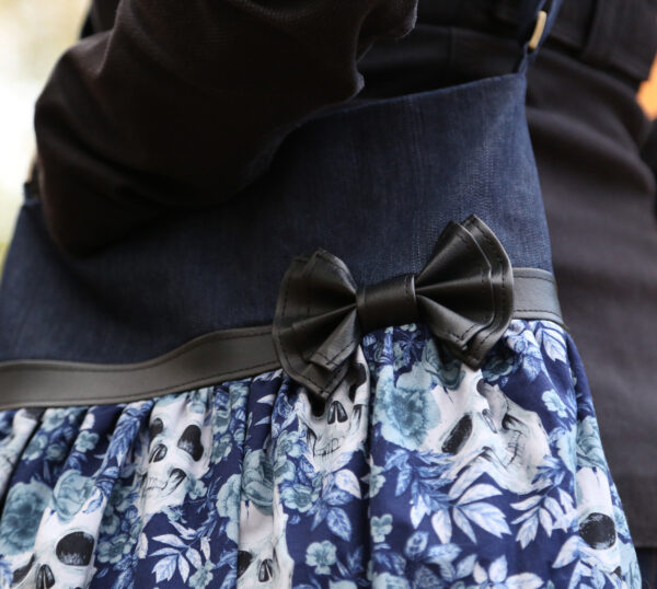 Sac tête de mort bleu - Fourre-tout bandoulière en denim - Image 6