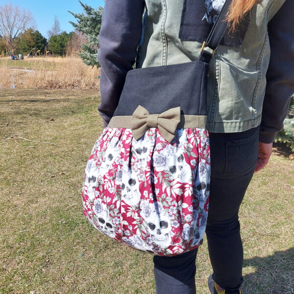 Fourre-tout bandoulière noir et rouge - Sac à main tête de mort - Image 2