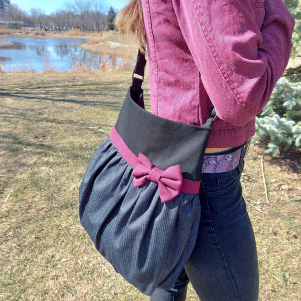 Fourre-tout bandoulière denim - Sac à main avec boucle pourpre - Image 4