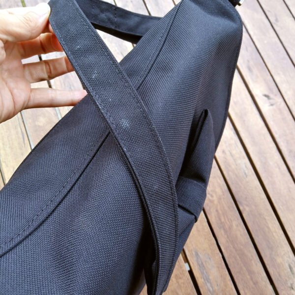 Sacoche bandoulière noir - Sac imperméable avec ou sans noeud - Image 8