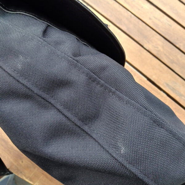 Sacoche bandoulière noir - Sac imperméable avec ou sans noeud - Image 7