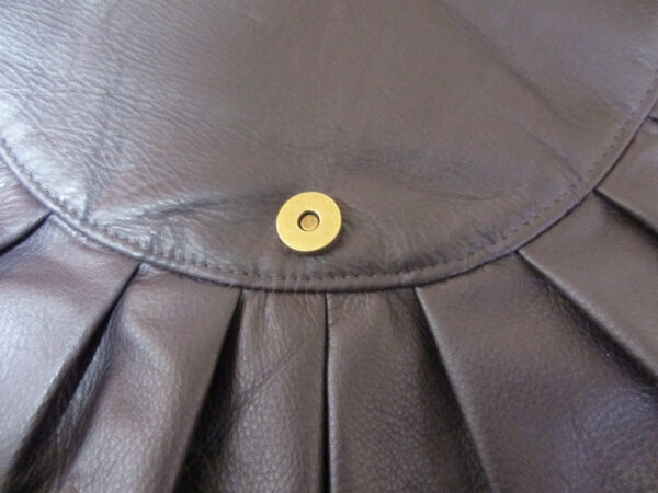 Sac à main bandoulière cuir marron avec noeud - Image 6