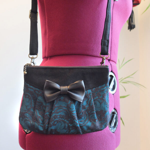Petit sac dentelle noire - Noeud en cuirette - Bandoulière ajustable - Image 2