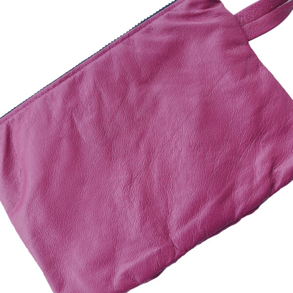 Pochette en cuir vegan rose ou mauve avec poignée - Image 6