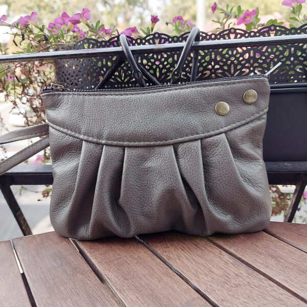 pochhette sac à main en cuir taupe