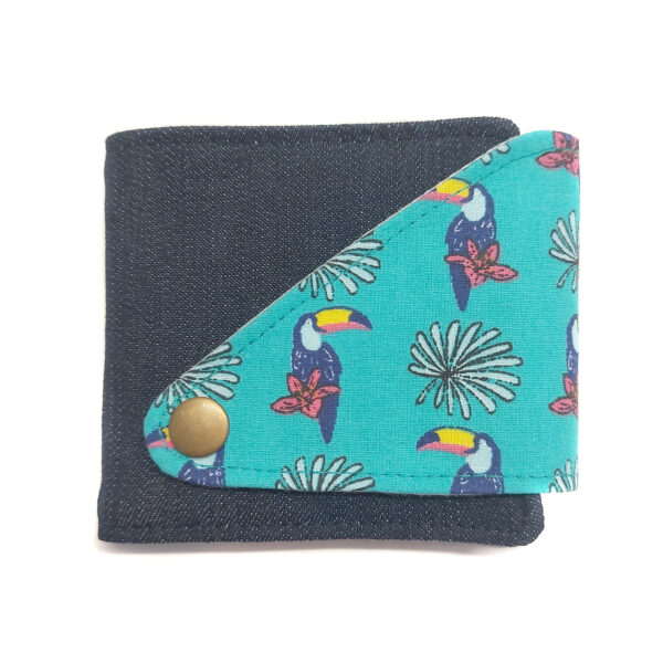 Les minis portefeuilles en denim à motif fleuris ou toucans - Image 2