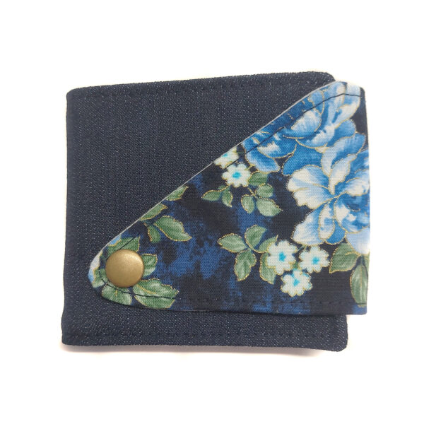 Les minis portefeuilles en denim à motif fleuris ou toucans - Image 3