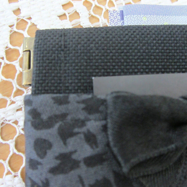 Porte-cartes rétro motif léopard noir et gris - Fermoir à cliquet - Image 6