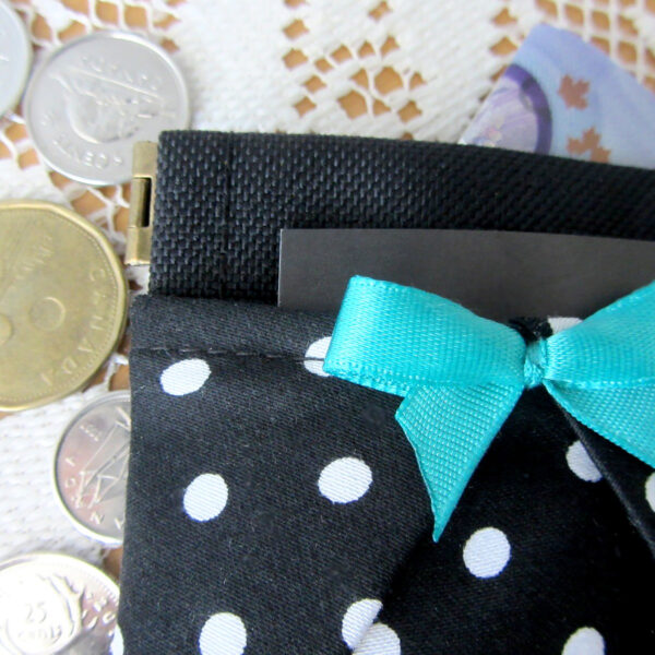 Porte-cartes rétro avec fermoir à cliquet - Noir à pois blanc - Image 4