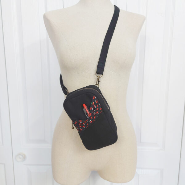 Petit sac motif cerises rouges - Sac à main bandoulière ajustable - Image 3