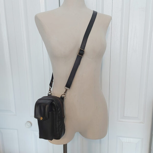 Sac de taille cuir noir - Pochette cellulaire à bandoulière - Image 4
