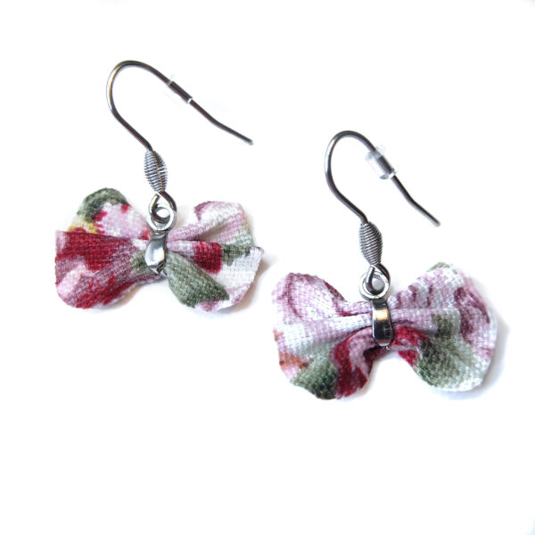 Boucle d'oreille courte à noeud - rose, crème et vert