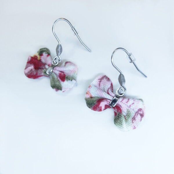 Boucle d'oreille courte à noeud - rose, crème et vert - Image 4