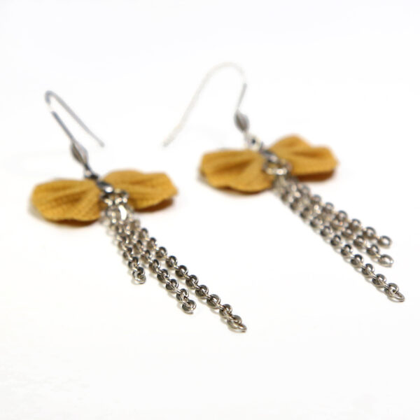 Boucle d'oreille en tissus recyclés - Noeud jaune moutarde - Image 5