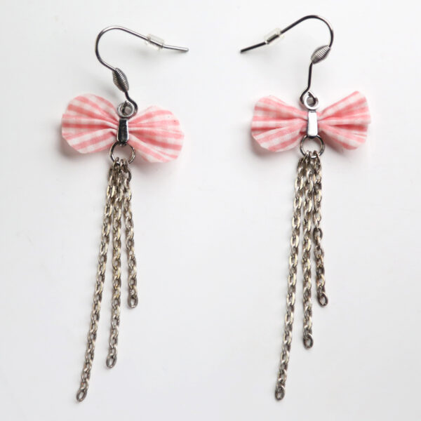 Boucle d'oreille pendante en tissu recyclé - Rose et blanc - Image 3