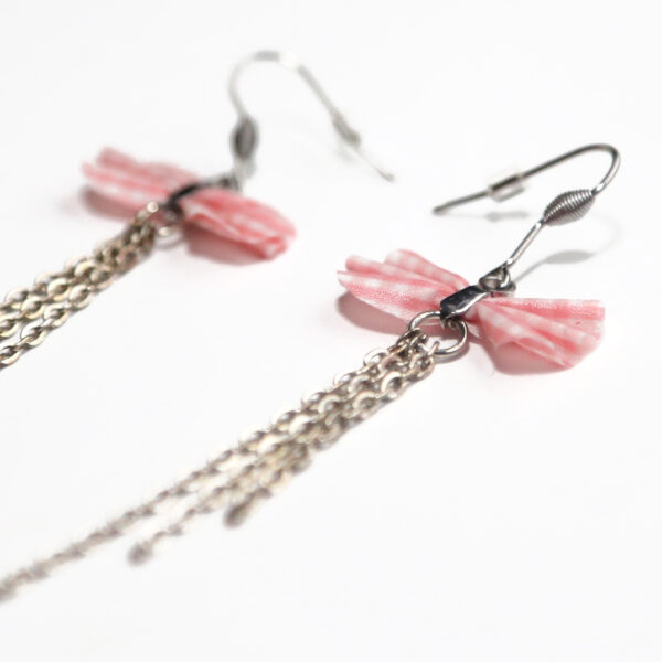 Boucle d'oreille pendante en tissu recyclé - Rose et blanc - Image 5