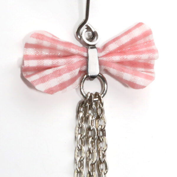 Boucle d'oreille pendante en tissu recyclé - Rose et blanc - Image 6