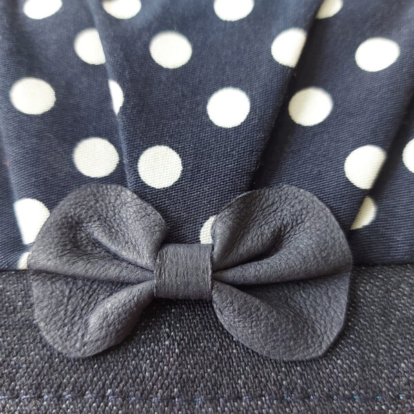 Portefeuille avec RFID en denim et pois blanc avec noeud en cuir - Image 4