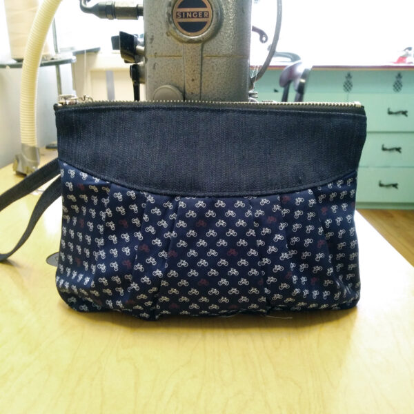 Pochette motif vélo - Mini sac à main en denim avec poignée - Image 2