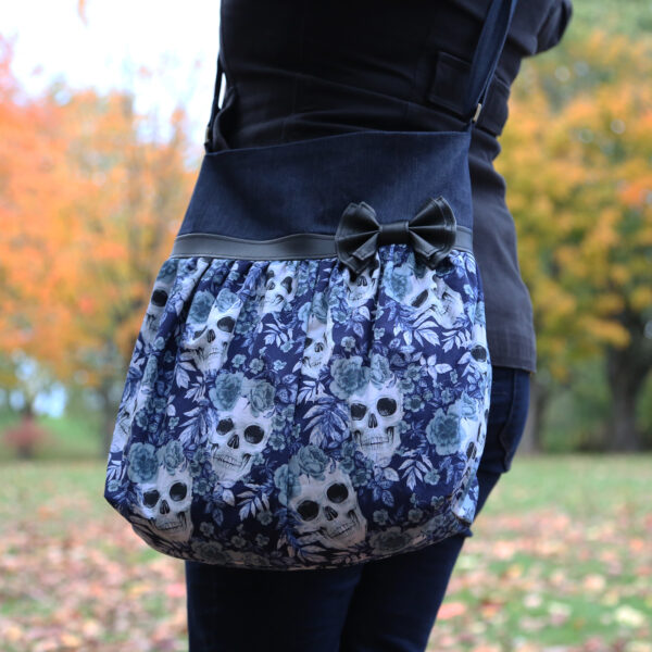 Fourre-tout avec boucle en cuirette - Sac têtes de mort noir et gris - Image 11
