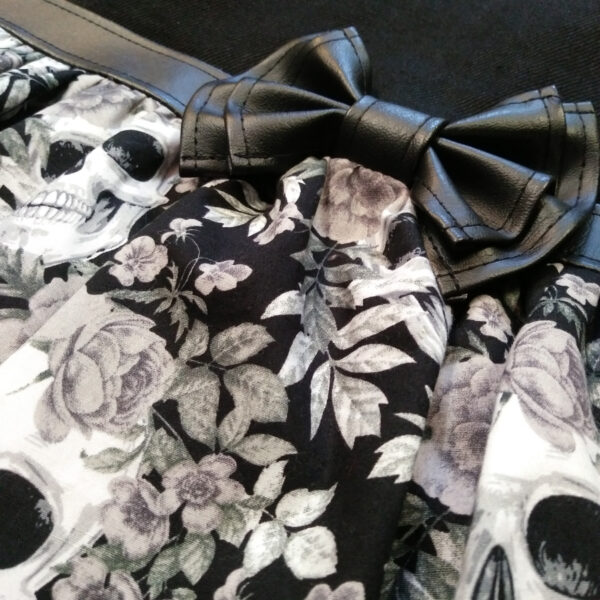 Fourre-tout avec boucle en cuirette - Sac têtes de mort noir et gris - Image 6