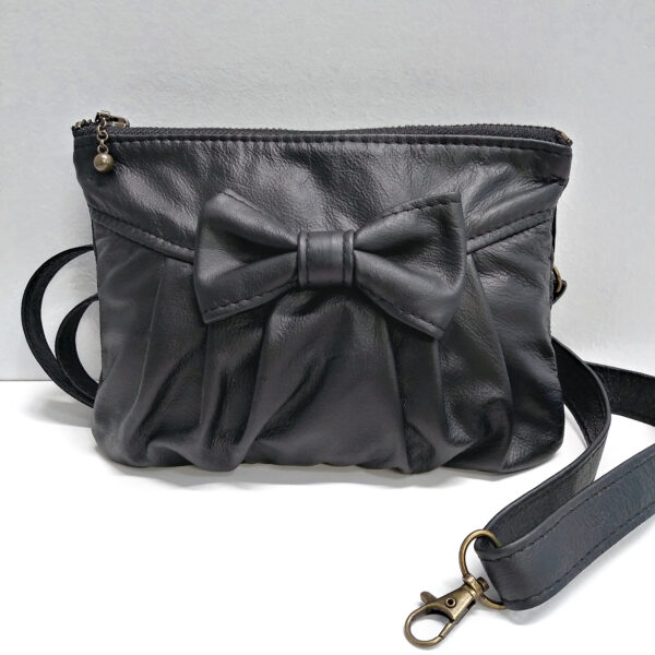 Petit sac noir en cuir avec noeud - bandoulière ajustable