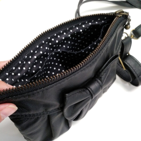 Petit sac noir en cuir avec noeud - bandoulière ajustable - Image 6