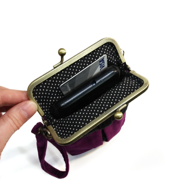 Pochette cellulaire velours violet, noeud noir et fermoir vintage - Image 17