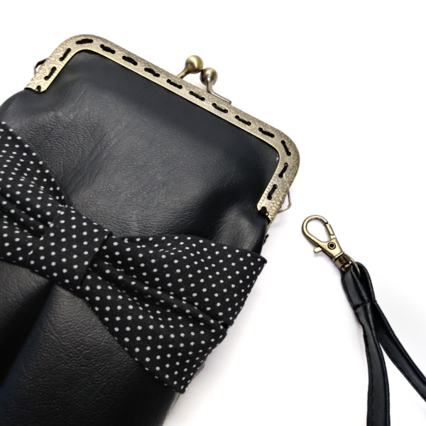 Sac cellulaire en cuirette noire et pois blancs avec fermoir vintage - Image 10