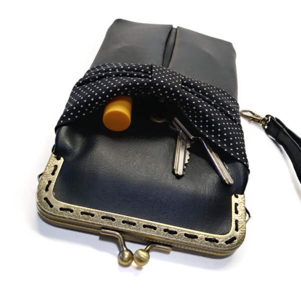 Sac cellulaire en cuirette noire et pois blancs avec fermoir vintage - Image 8