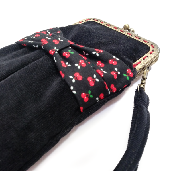 Sac à téléphone en velours côtelé noir et cerises - Fermoir vintage - Image 8