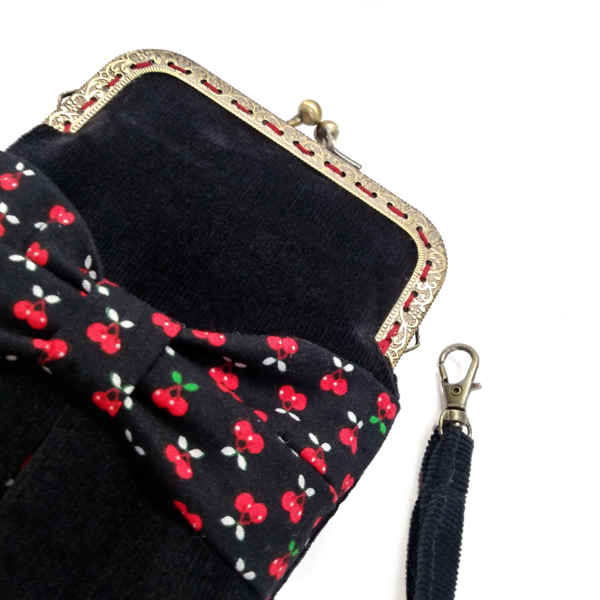Sac à téléphone en velours côtelé noir et cerises - Fermoir vintage - Image 7