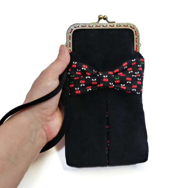 Sac à téléphone en velours côtelé noir et cerises - Fermoir vintage - Image 2