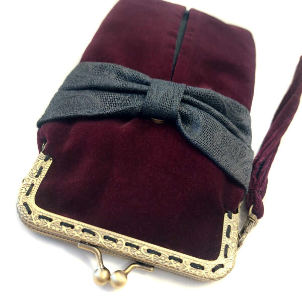Sac à main en velours rouge vin, noeud noir et fermoir vintage - Image 4