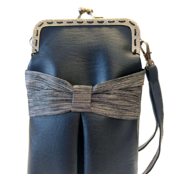 Petit sac à main vintage chic en cuirette et boucle en soie - Image 3