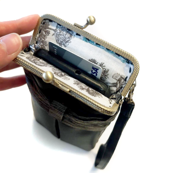 Petit sac à main vintage chic en cuirette et boucle en soie - Image 5