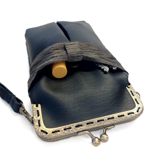 Petit sac à main vintage chic en cuirette et boucle en soie - Image 6