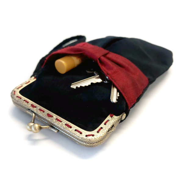 Pochette noire et rouge, velours côtelé et soie - Fermoir vintage - Image 3