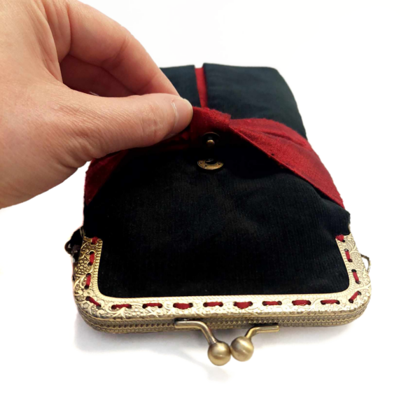 Pochette noire et rouge, velours côtelé et soie - Fermoir vintage - Image 4