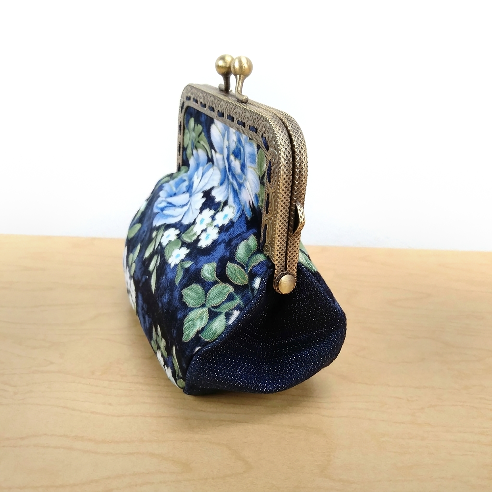 Porte-monnaie vintage fleuri bleu et doré – Image 4